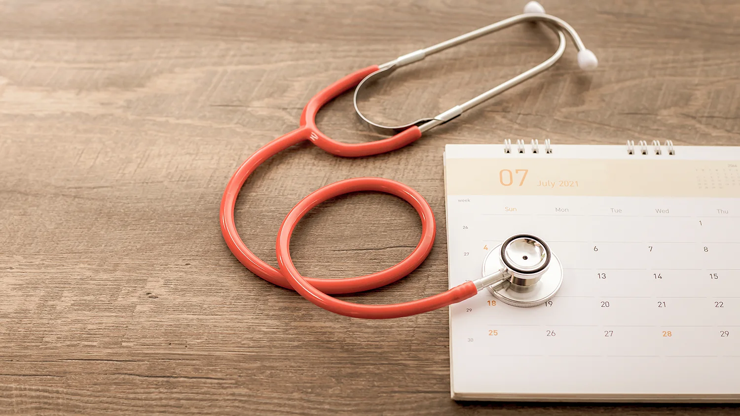 A stethoscope and a calendar